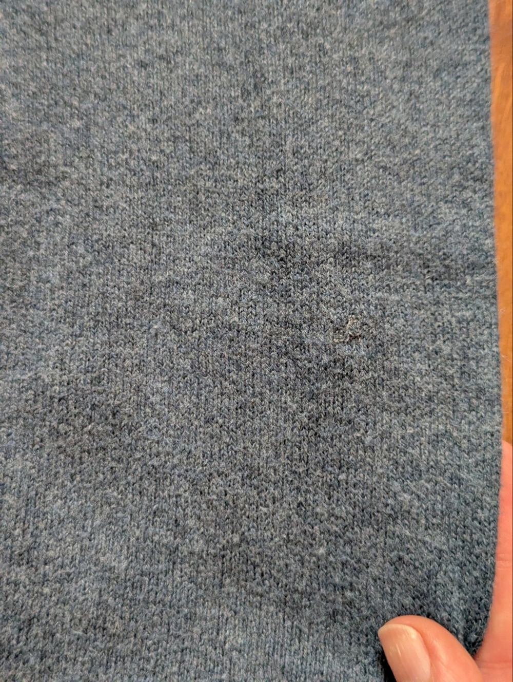 J.Crew Everyday Cotton/Cashmere V-Neck Sweater Blue/Grey Mens Large (Small Flaw) - Picture 11 of 11